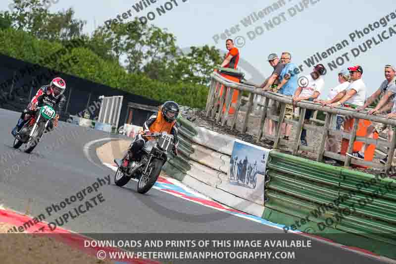 Vintage motorcycle club;eventdigitalimages;mallory park;mallory park trackday photographs;no limits trackdays;peter wileman photography;trackday digital images;trackday photos;vmcc festival 1000 bikes photographs